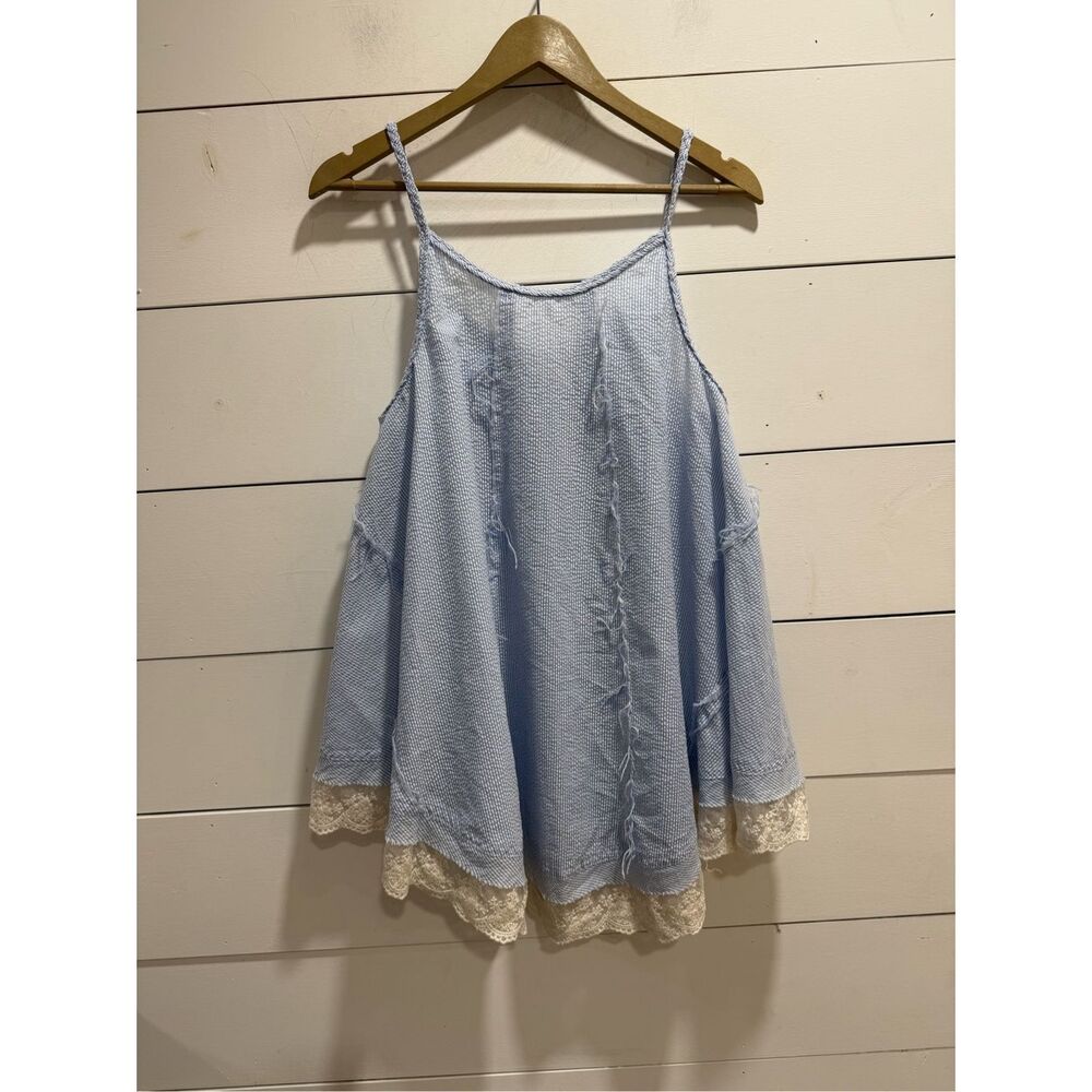 Umgee USA Seersucker Spaghetti Strap Top Lace Hem Flowy Tank Blue White Medium